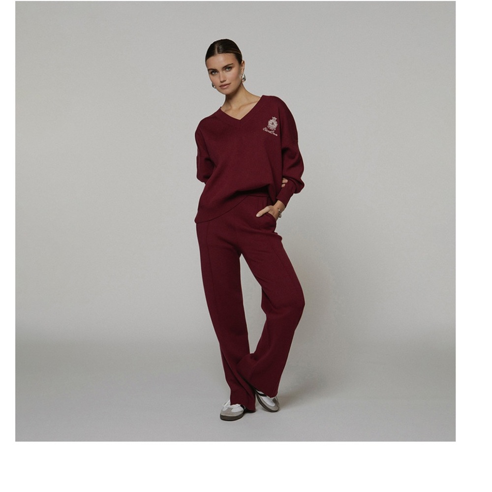 Ellandemm V-neck sweater and knit pant set